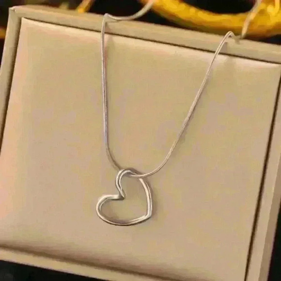 Jewelry - Silver Open Heart Pendant Necklace